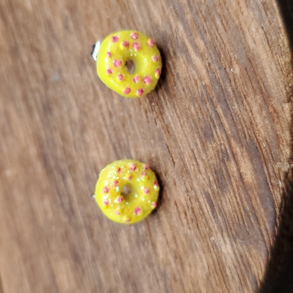 E2159 novelty handmade donut sprinkle sunshine earrings - Picture 1 of 2